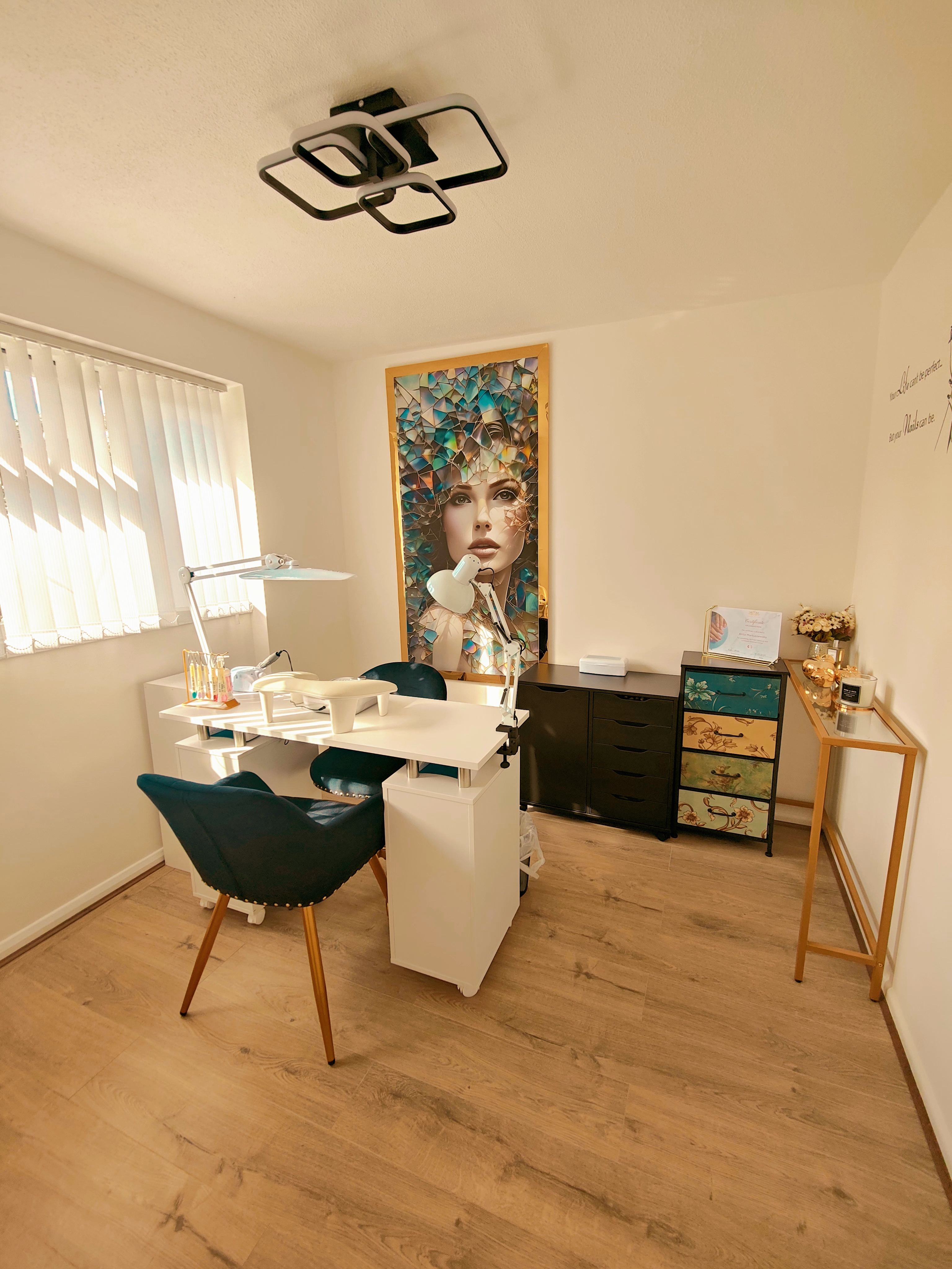 A/M Nails Salon 
