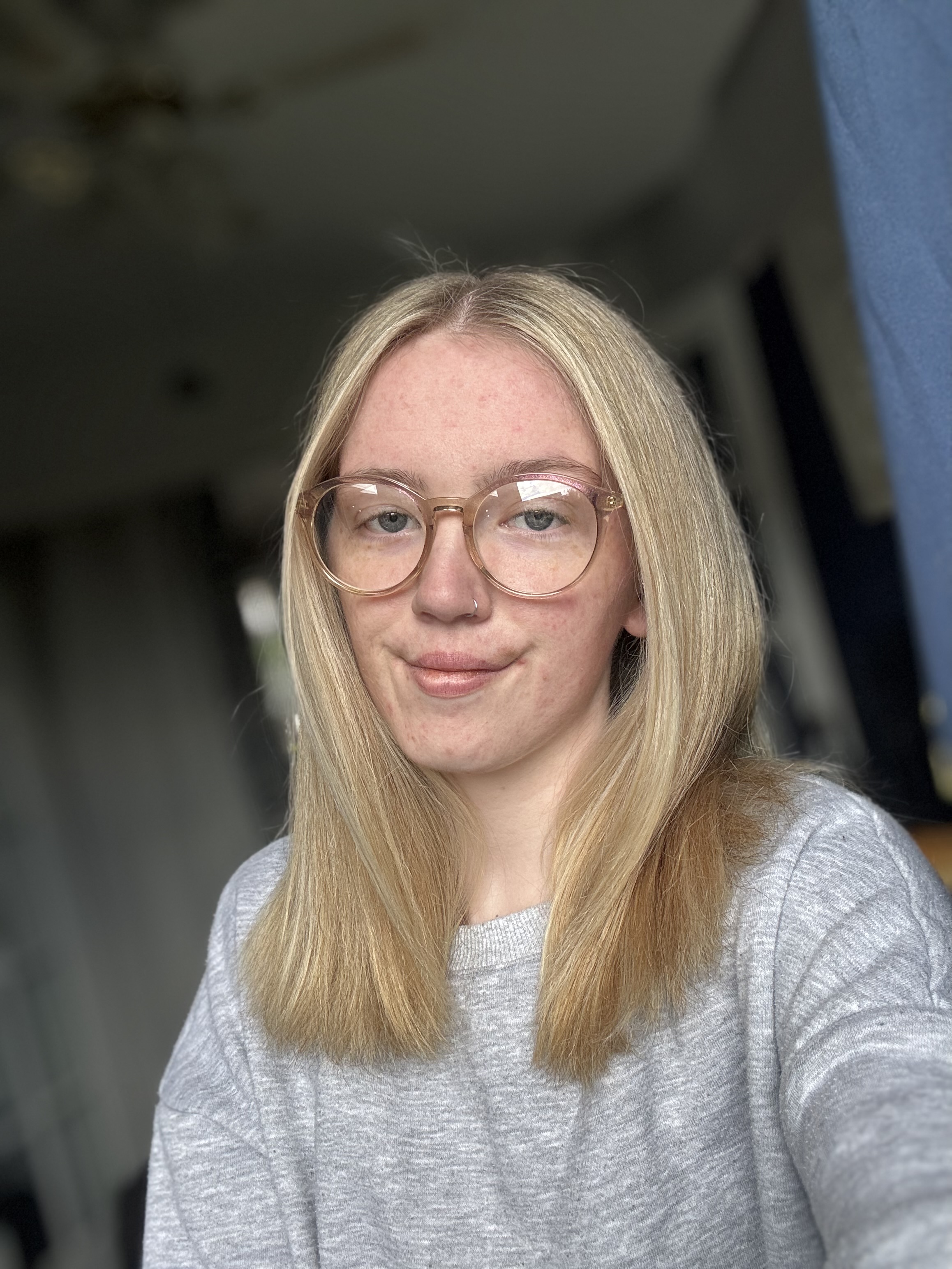 Meet your Nail and Brow tech 