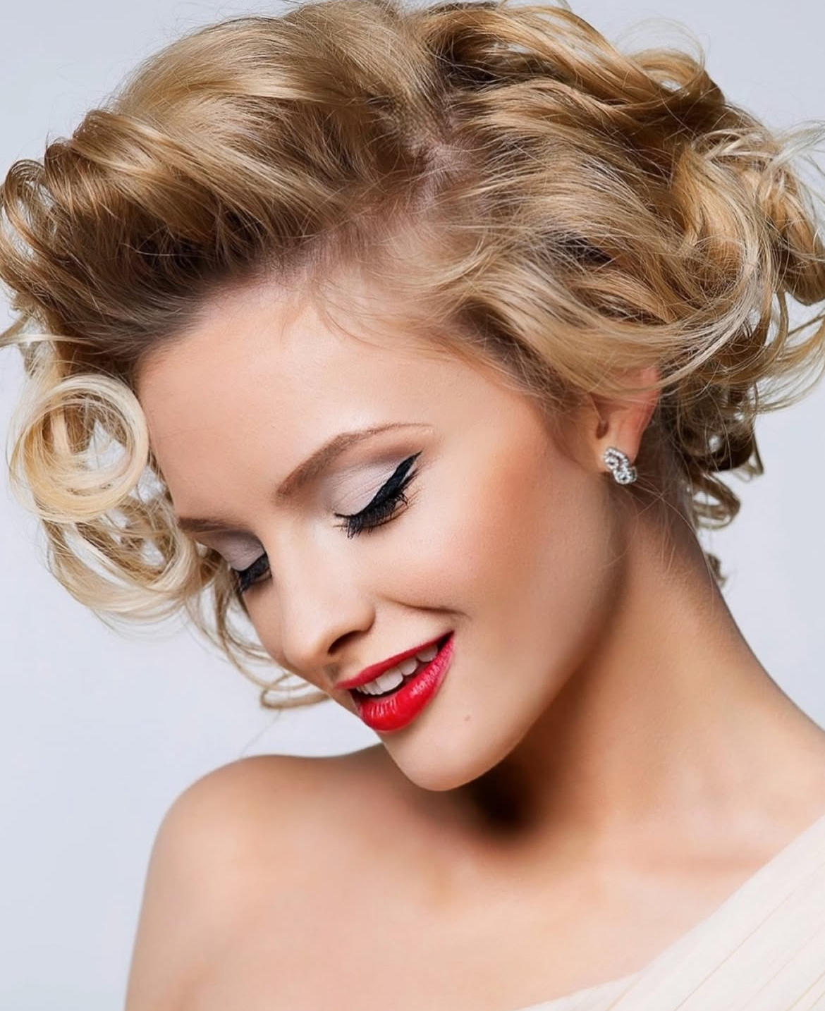 My qualification is in Visual Image Styling, which includes:  • Makeup artistry • Hairstyling • Clothing color analysis (coloristics) • Makeup color analysis • Finding the perfect clothing to suit your body shape • Seasonal color analysis (based on the four seasons: Spring, Summer, Autumn, Winter)